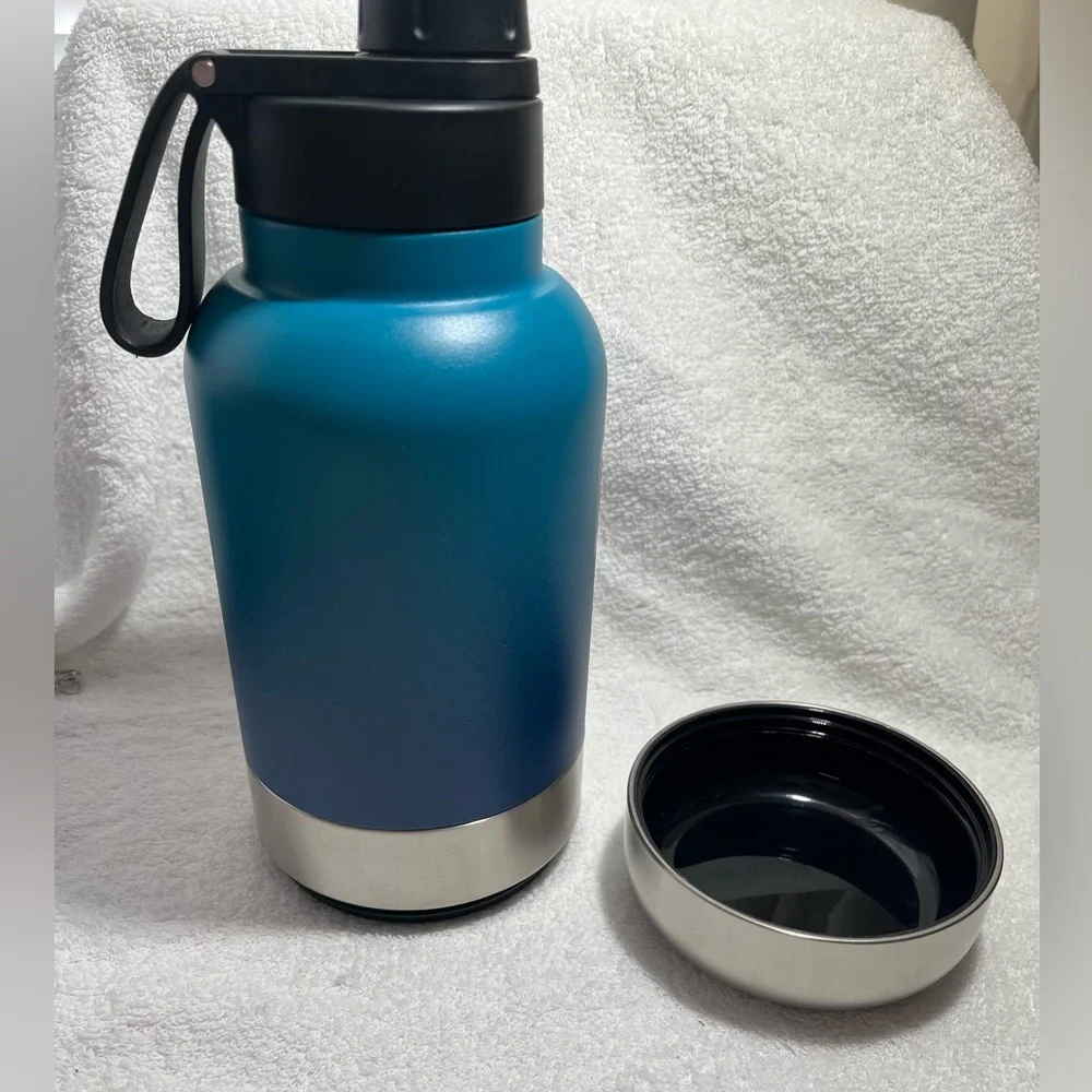 Iron Flask Blue Dog Water Bottle with Bowls.
